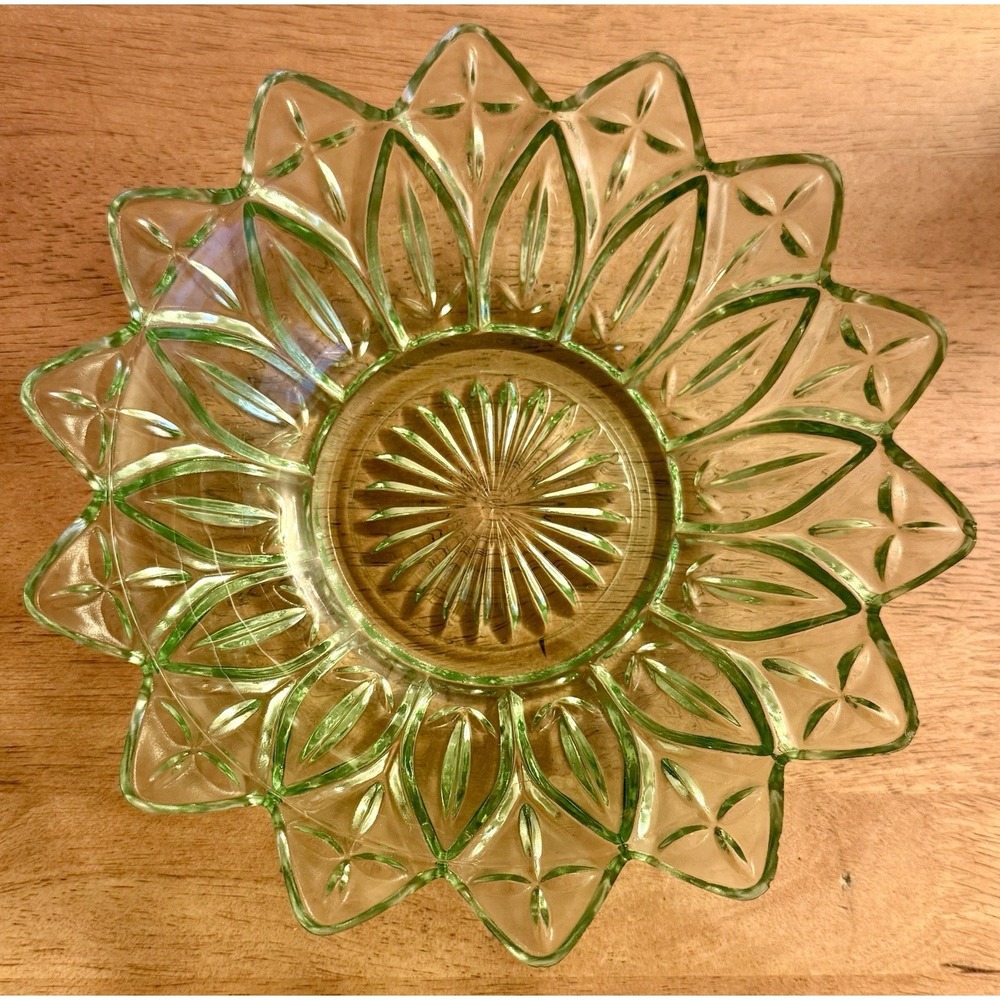 Vintage Federal Glass Petal Bowl ‎ 8" Green Clear